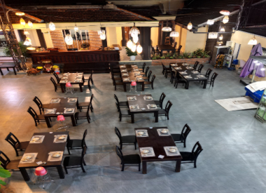 Bàn ngoài trời dưới 10 người