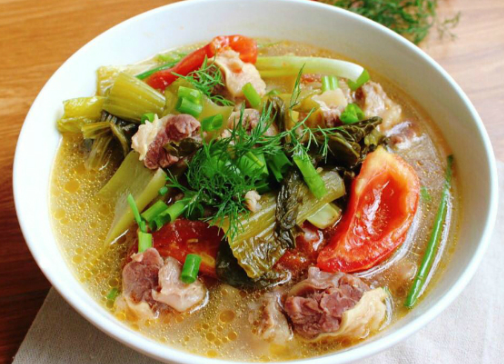 CANH GÂN BÒ NẤU CẢI CHUA 