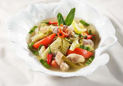 CANH GÂN BÒ NẤU CẢI CHUA 