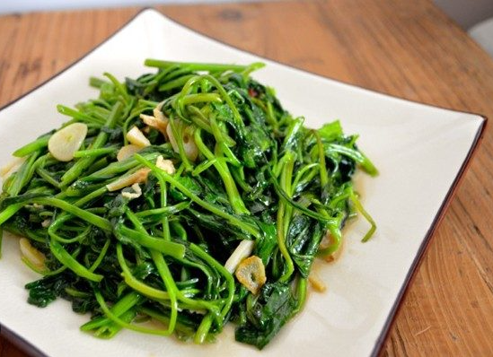 RAU MUỐNG LUỘC HOẶC XÀO TỎI