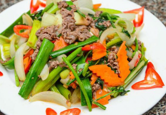 BÒ XÀO HÀNH CẦN