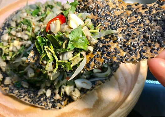 HẾN XÚC BÁNH ĐA